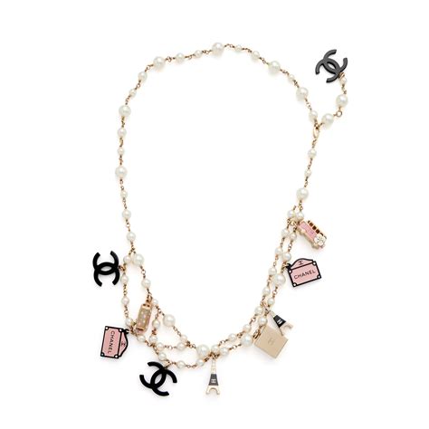 Chanel Iconic 2006 Pearl Paris Souvenir Charm Necklace 